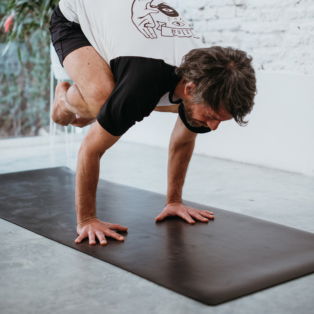 Línea Superior logo SUKHA PU – Yoga Mat